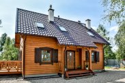 Wygodny, rodzinny dom z drewna dla Twojej rodziny