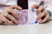 Nie martw się o swoje problemy finansowe.