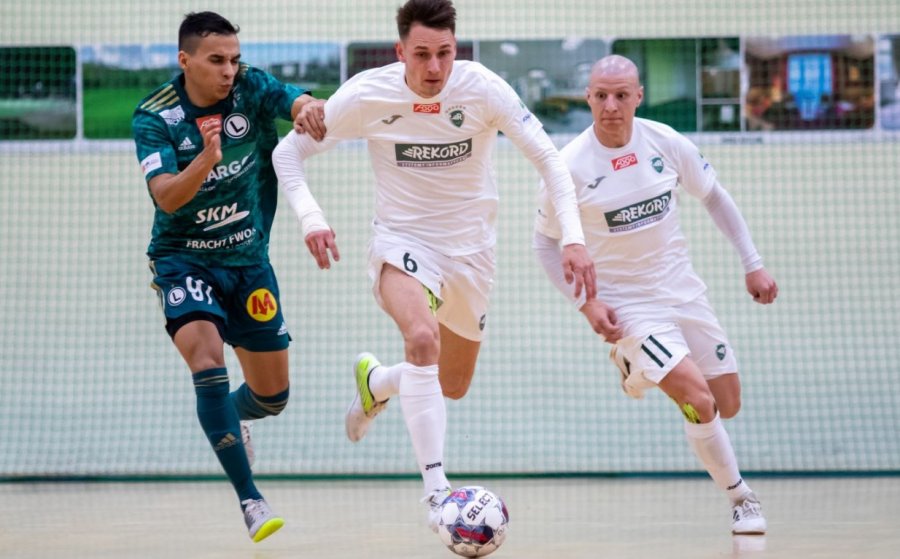 Legia Warszawa pokonana po raz trzeci w ciągu tygodnia. Pewny awans do półfinału