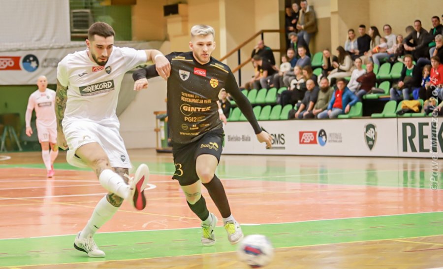 Udany start rundy rewanżowej w wykonaniu mistrzów Polski. Zastawnik z hat-trickiem