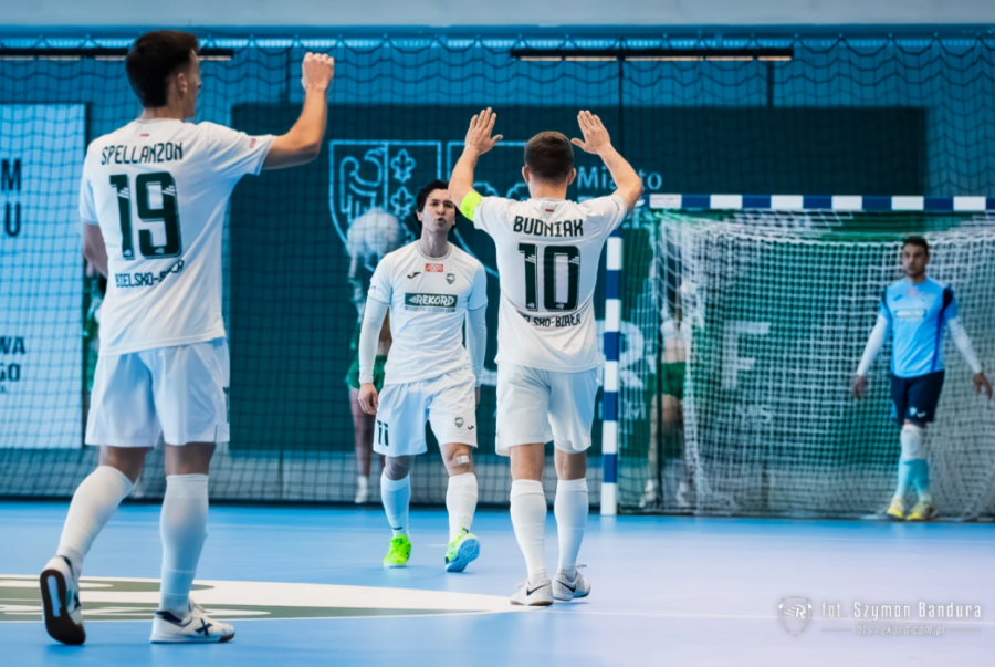 Szybkie ciosy i czyste konto. Futsalowcy w znakomitej dyspozycji przed nadchodzącym hitem
