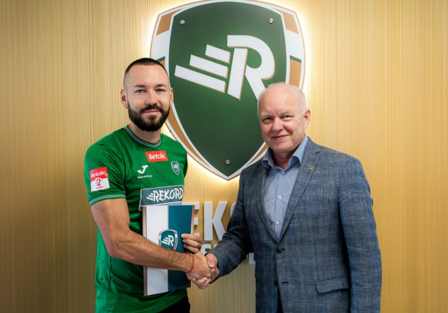 Głośny transfer na ostatniej prostej. Były kapitan klubu ekstraklasy oficjalnie w Rekordzie - foto