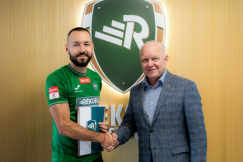 Głośny transfer na ostatniej prostej. Były kapitan klubu ekstraklasy oficjalnie w Rekordzie - foto