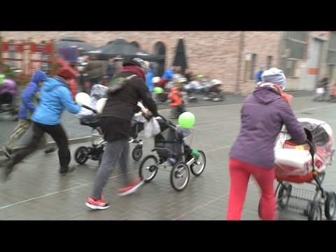 Wyścigi wózków dziecięcych