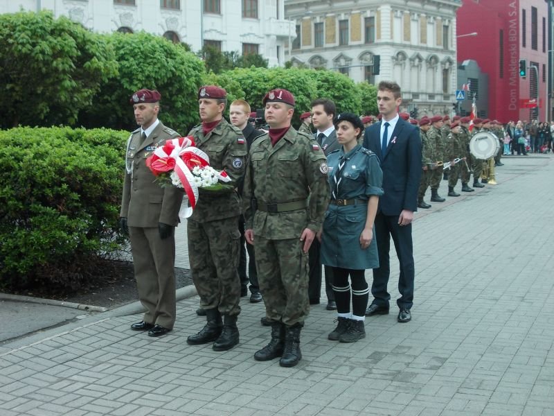 Patriotycznie przed ratuszem