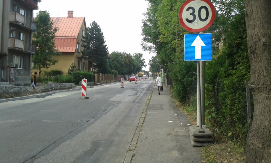 Dodatkowe utrudnienia w rejonie placu
