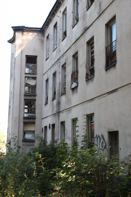 Szpital wyprzedaje srebra