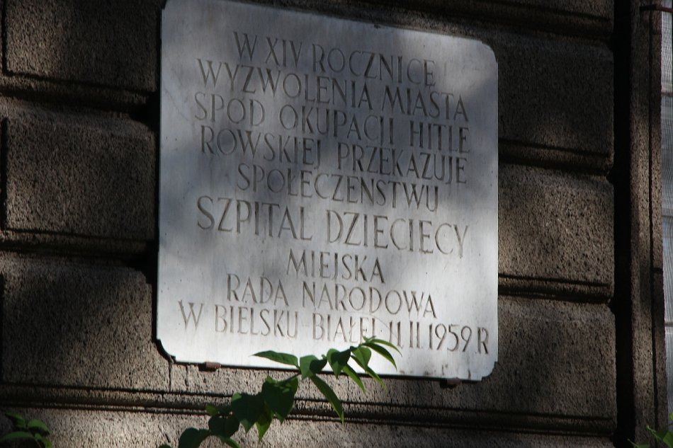 Szpital wyprzedaje srebra