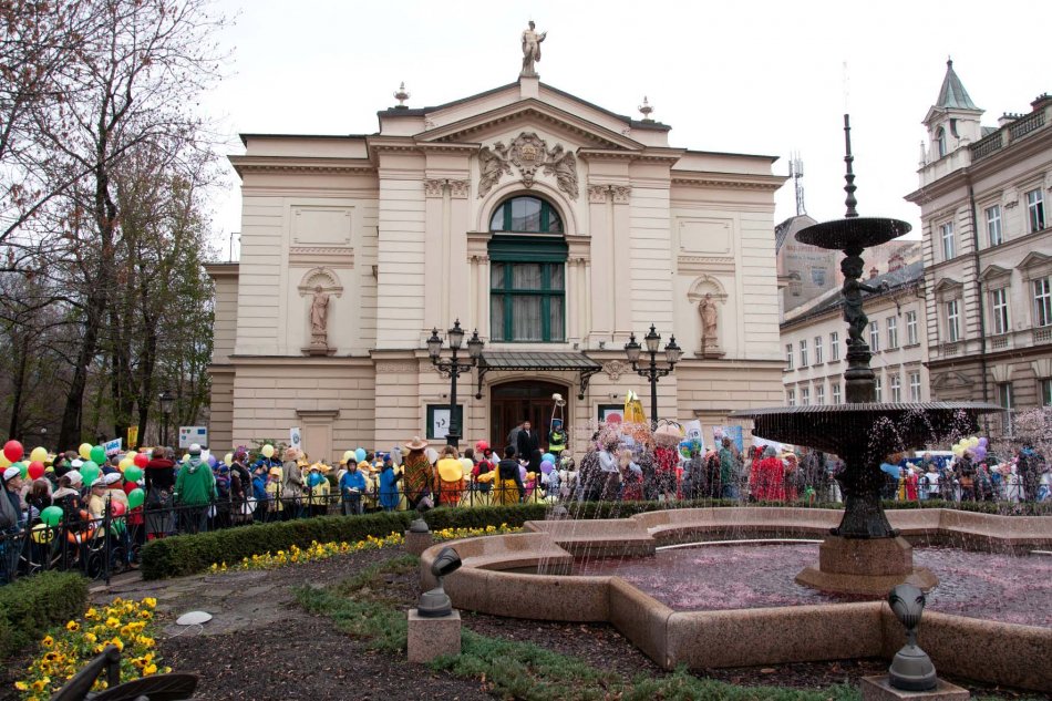 Zachwycili przechodniów strojami - galeria