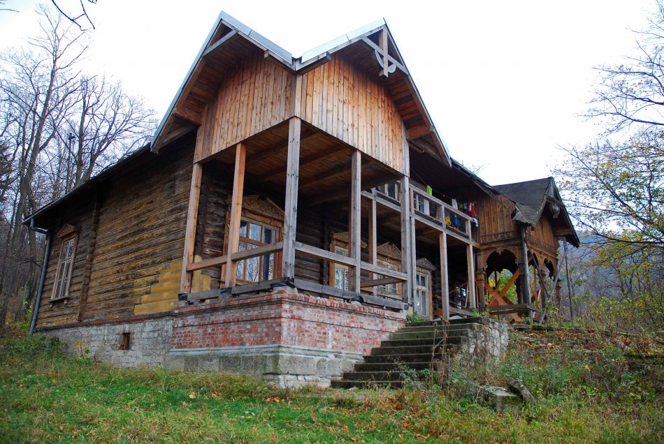 Niepewny los leśniczówki - galeria