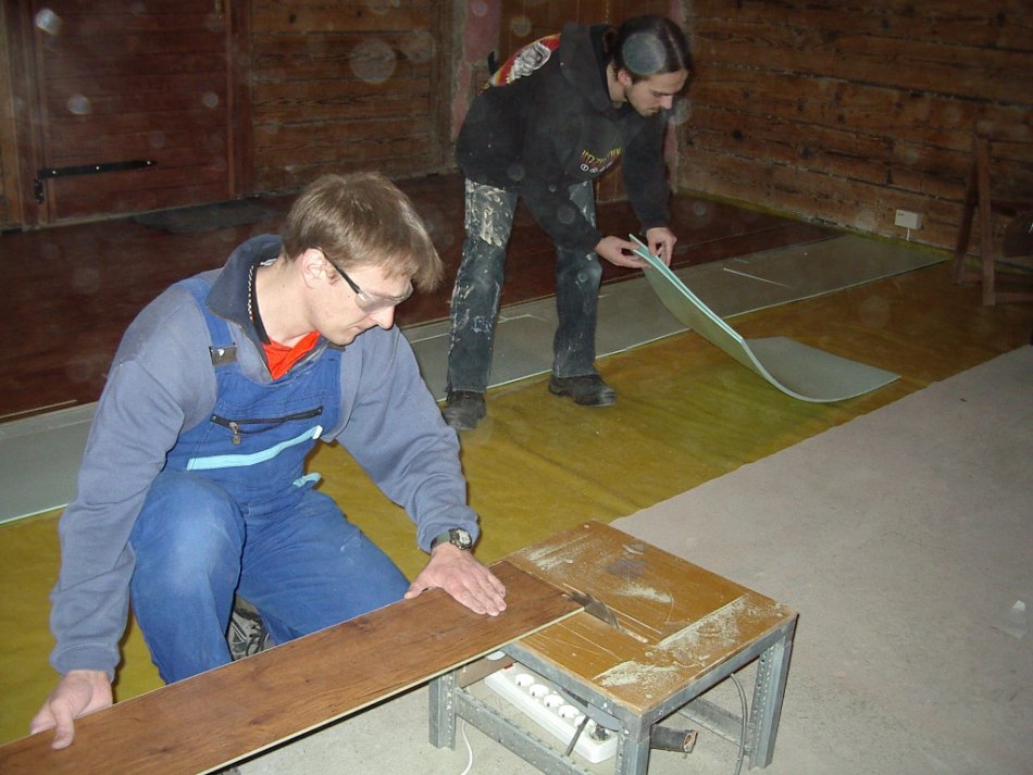 Niepewny los leśniczówki - galeria