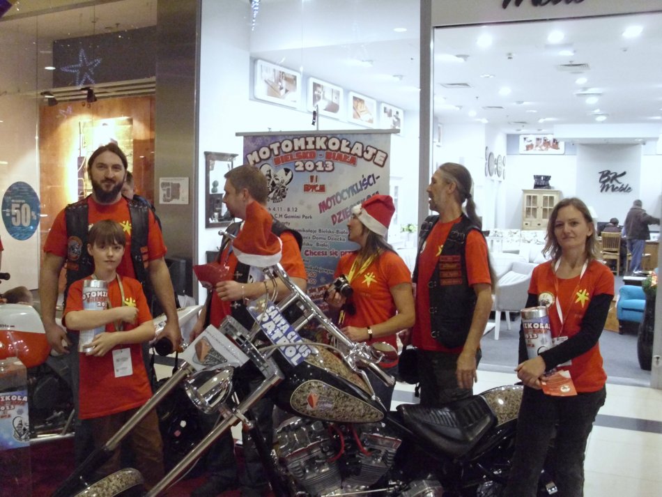 Kawalkada motocyklistów na Mikołajki