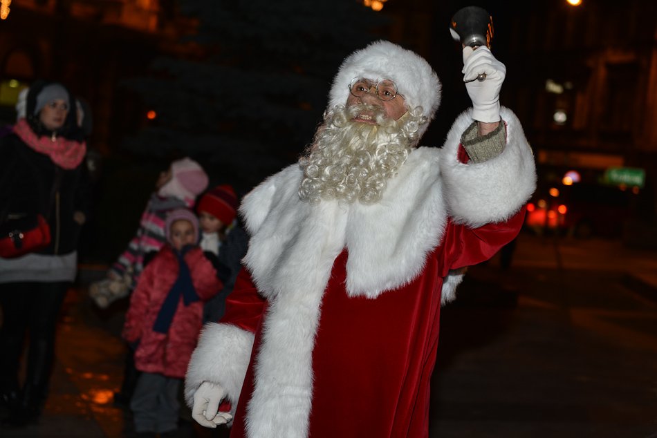 Zabłysła choinka na placu Chrobrego