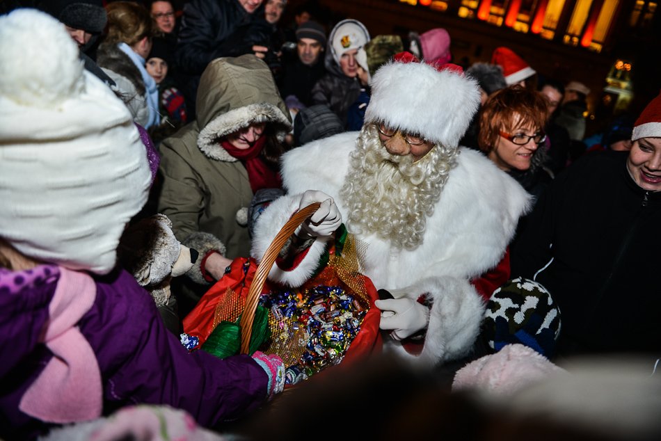 Zabłysła choinka na placu Chrobrego
