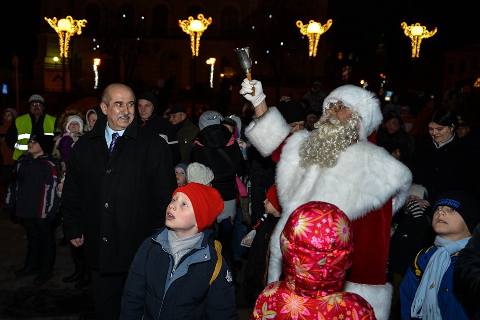 Zabłysła choinka na placu Chrobrego