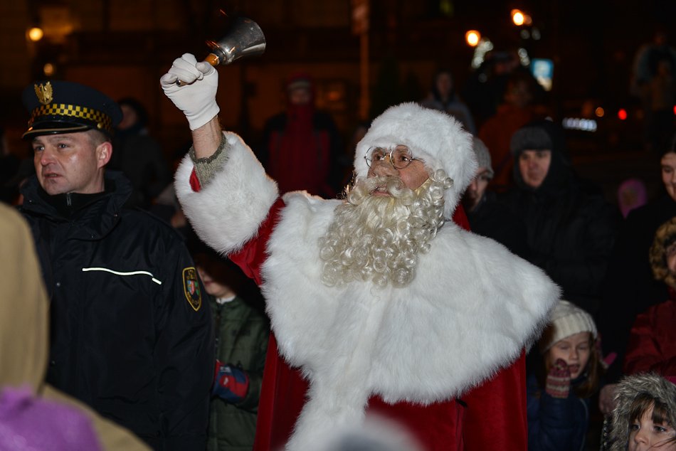 Zabłysła choinka na placu Chrobrego