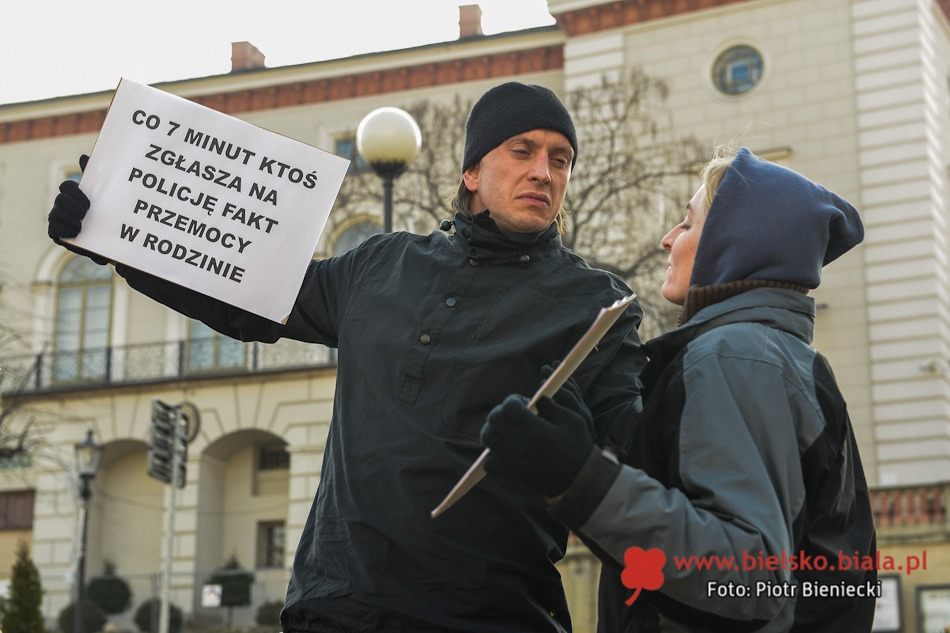 Krótki spektakl o przemocy - foto