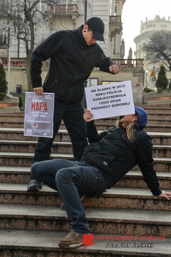 Krótki spektakl o przemocy - foto