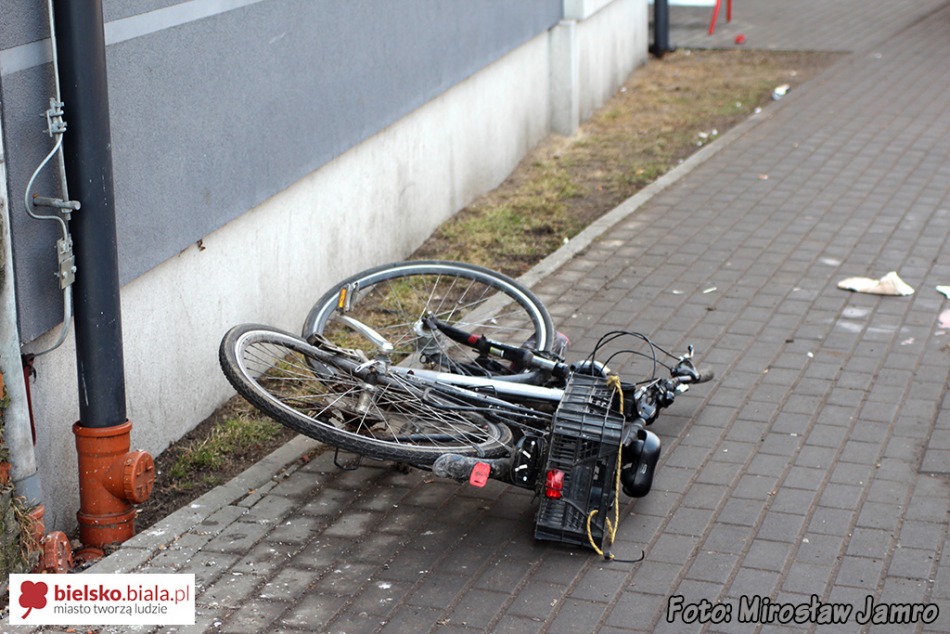 Rowerzysta z poważnymi obrażeniami