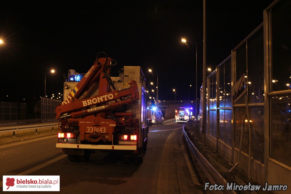 Nocne dachowanie w centrum - foto