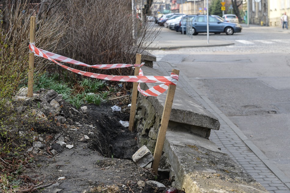 Z zaśmieconego miasta