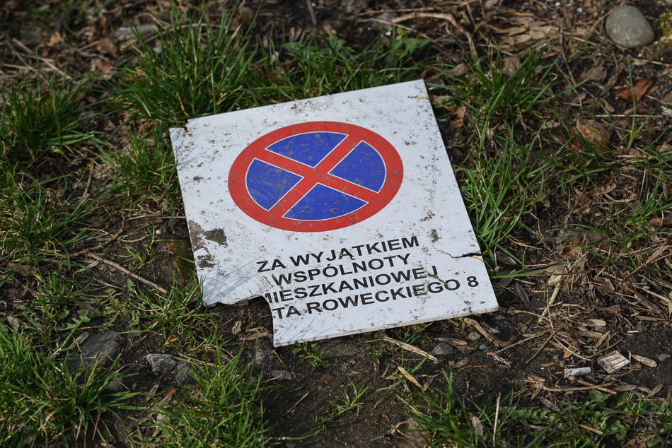 Z zaśmieconego miasta