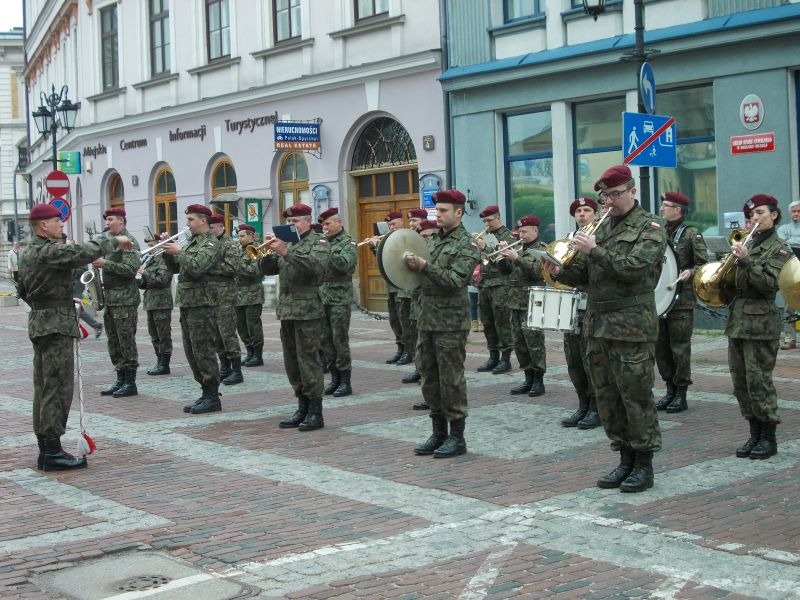 Uroczyście przed ratuszem - galeria