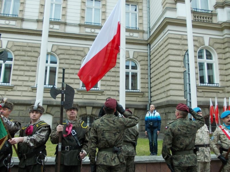 Uroczyście przed ratuszem - galeria