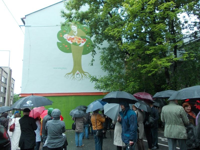 Mural z odciskami naszych dłoni
