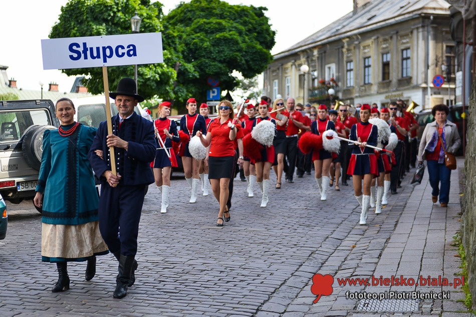 Parada w centrum miasta - galeria