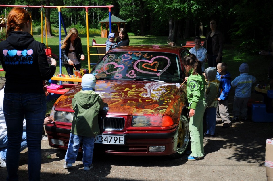 Jak co roku, pomalują BMW