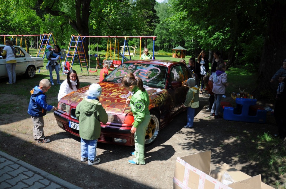 Jak co roku, pomalują BMW