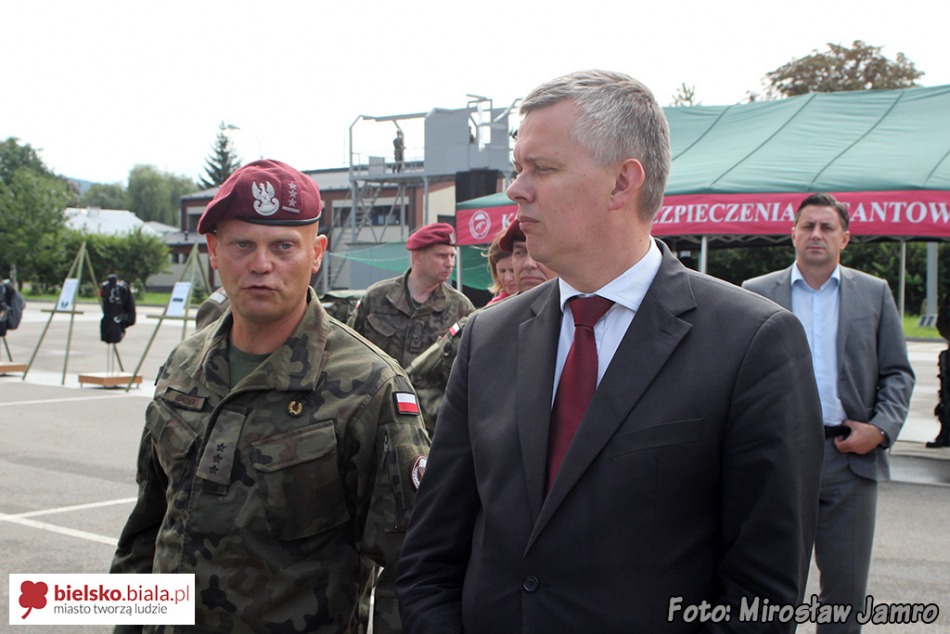 Minister odwiedził spadochroniarzy - foto