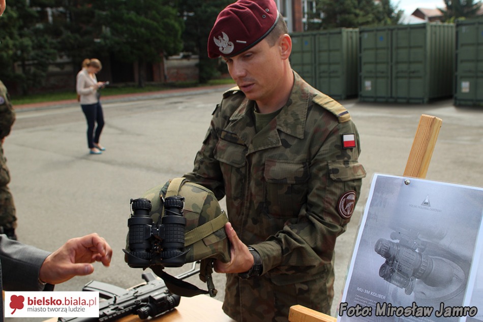 Minister odwiedził spadochroniarzy - foto