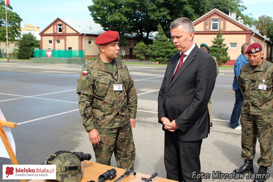 Minister odwiedził spadochroniarzy - foto