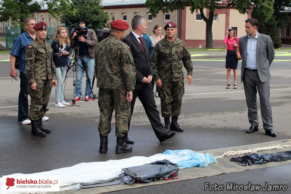 Minister odwiedził spadochroniarzy - foto