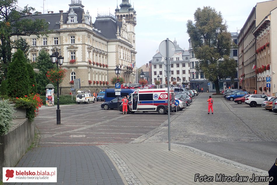 Ewakuacja bielskiego ratusza - foto