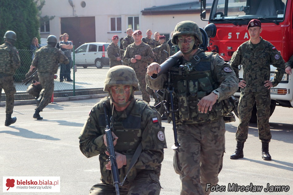 Dynamiczne pokazy komandosów - foto
