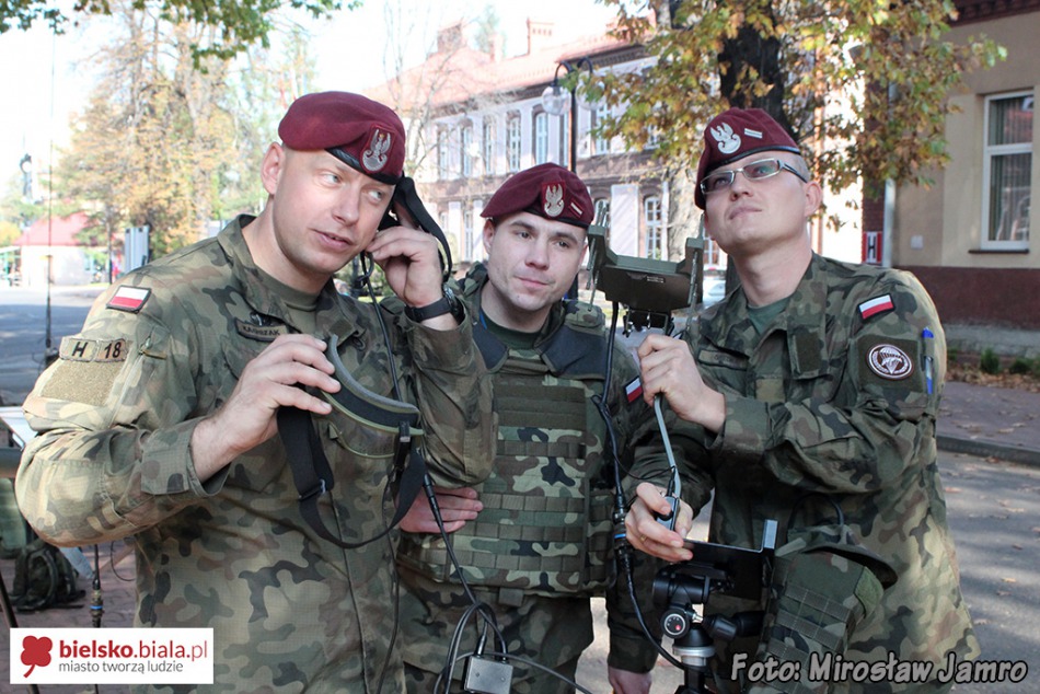 Dynamiczne pokazy komandosów - foto