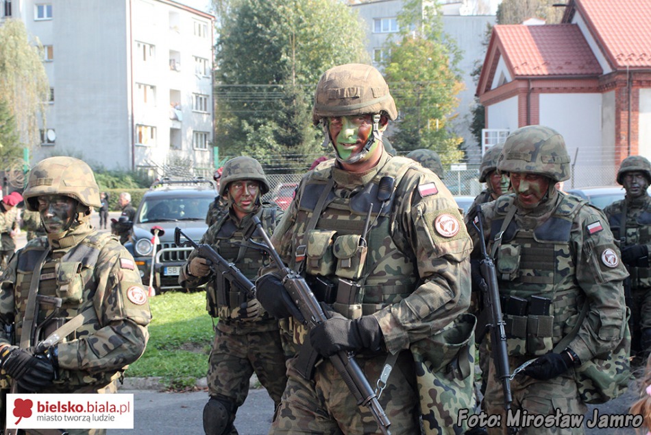 Dynamiczne pokazy komandosów - foto
