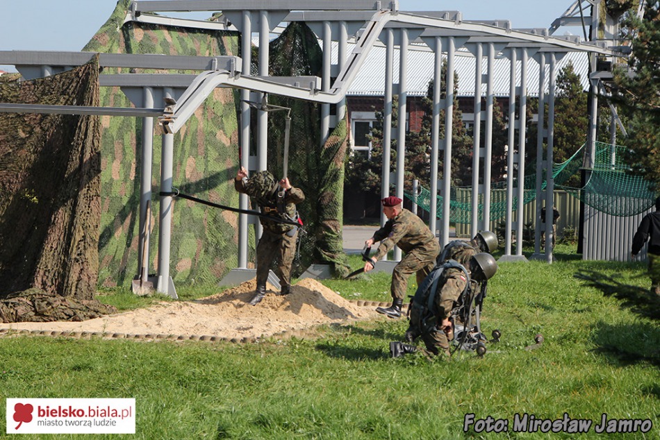 Dynamiczne pokazy komandosów - foto