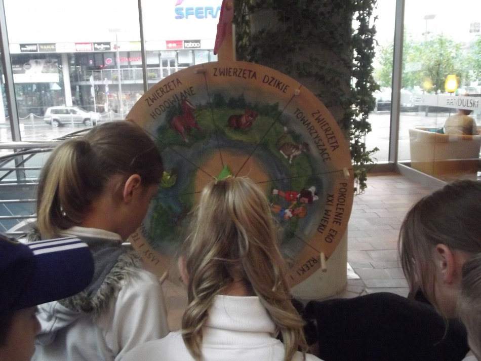 Sadzenie w strugach deszczu - foto