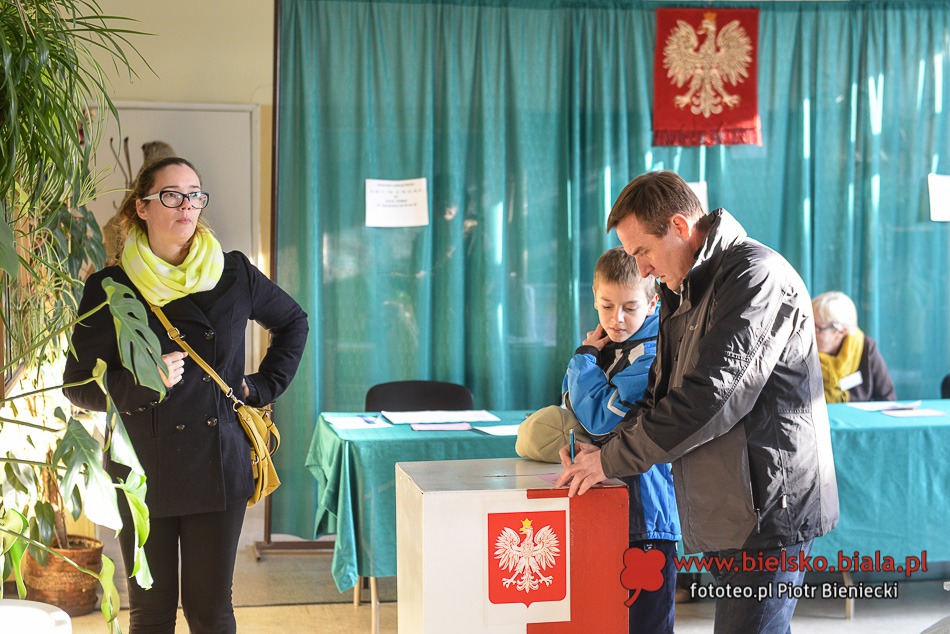 Bielszczanie przy urnach - galeria