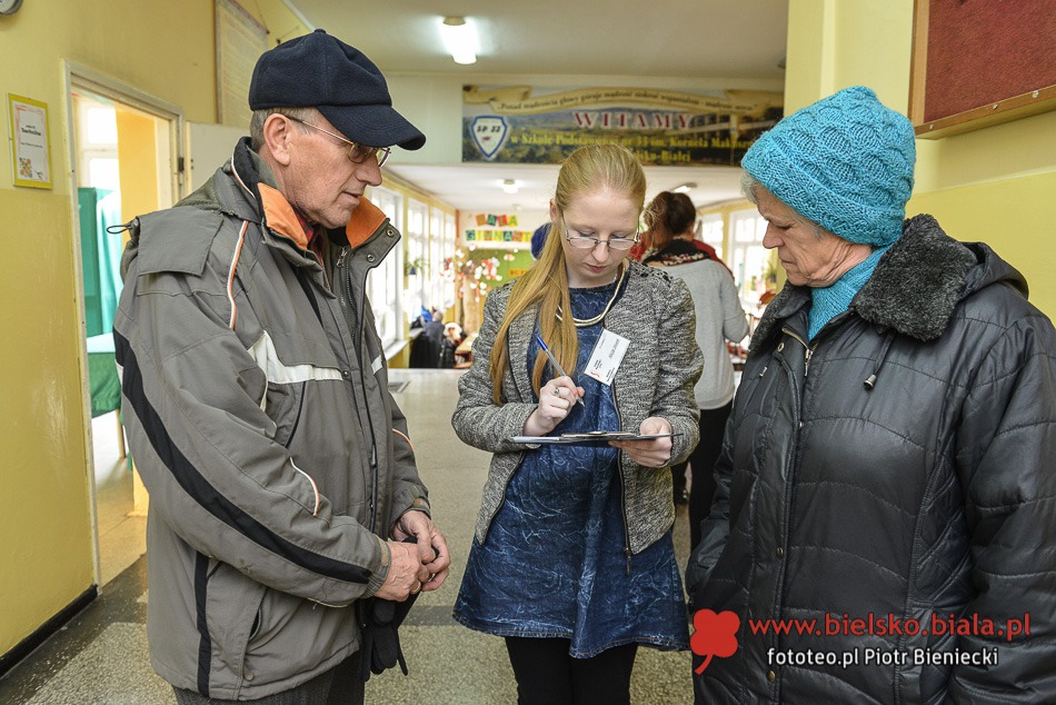 Bielszczanie przy urnach - galeria