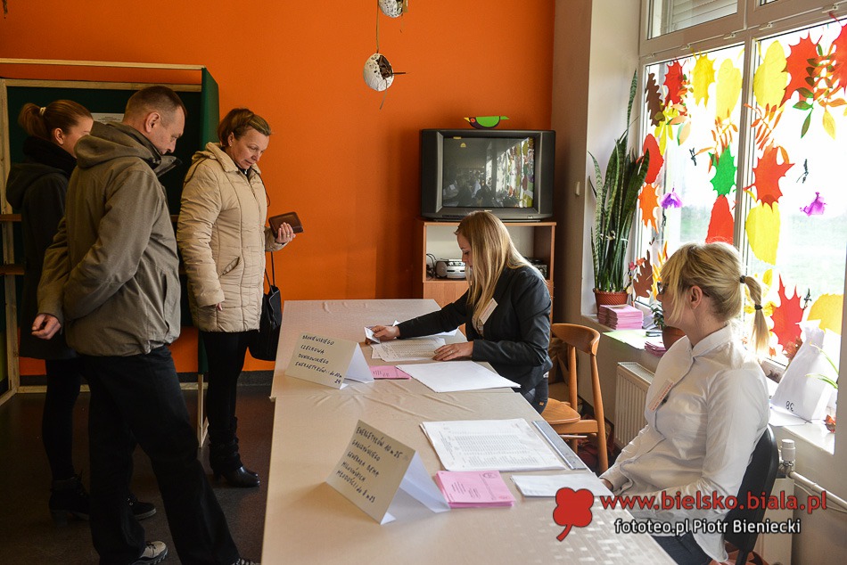 Bielszczanie przy urnach - galeria