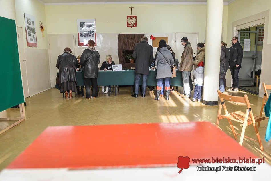 Bielszczanie przy urnach - galeria