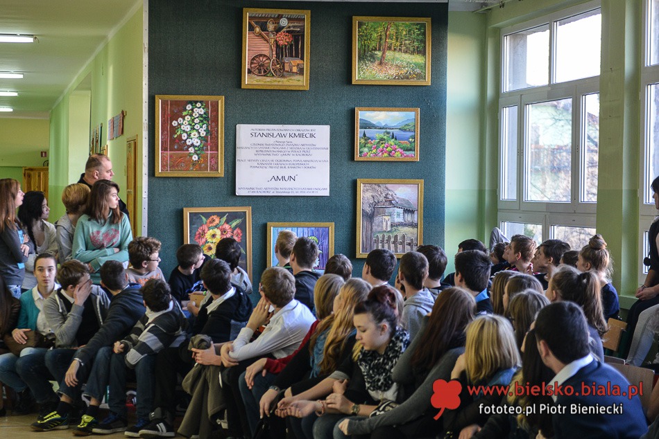 Maluje nogami i ustami - galeria