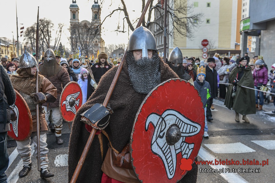 Orszak połączył miasto