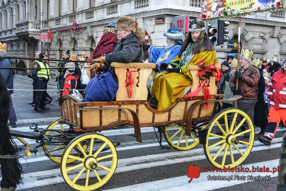 Orszak połączył miasto