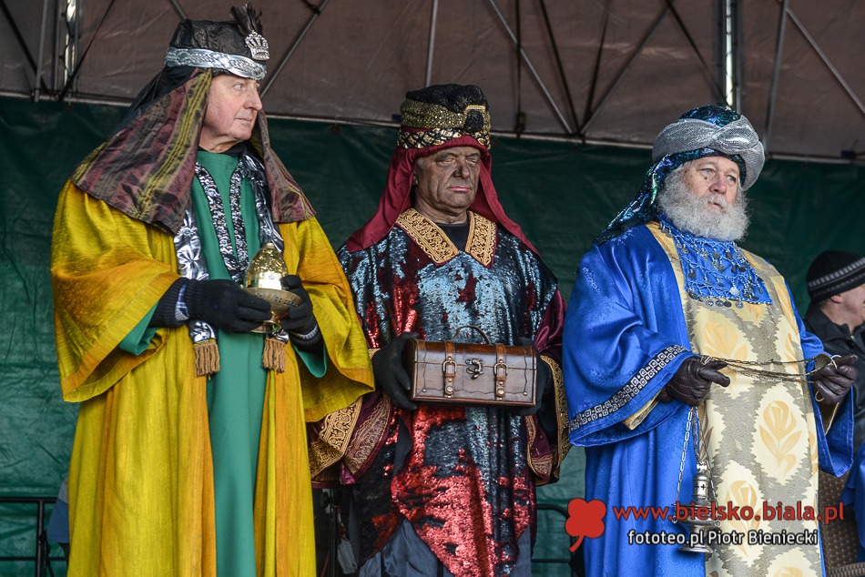 Orszak połączył miasto
